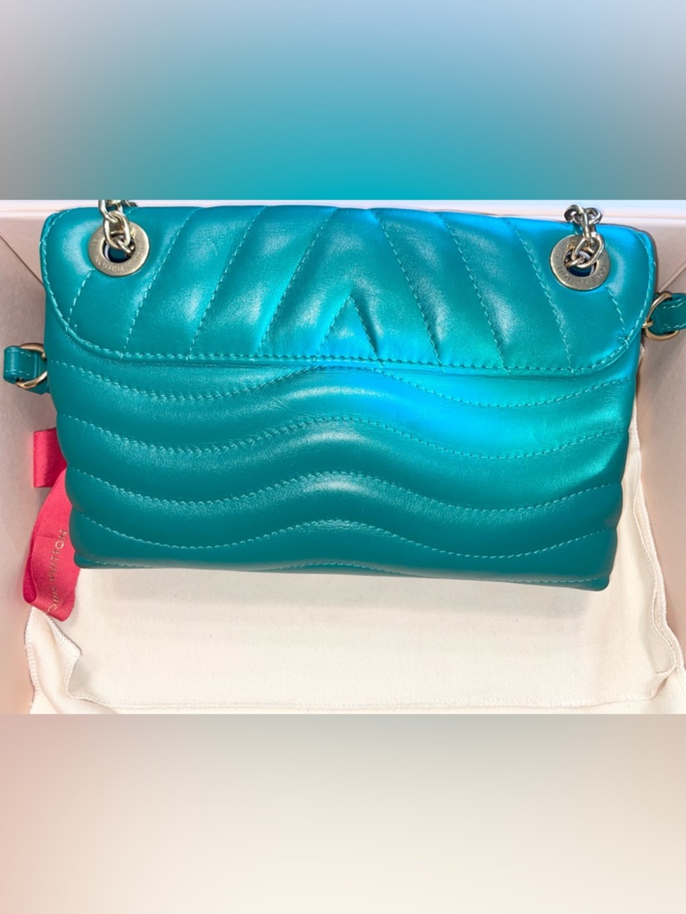 💚✨Louis Vuitton Teal Quilted Leather Bag✨💚 - Picture 10 of 17